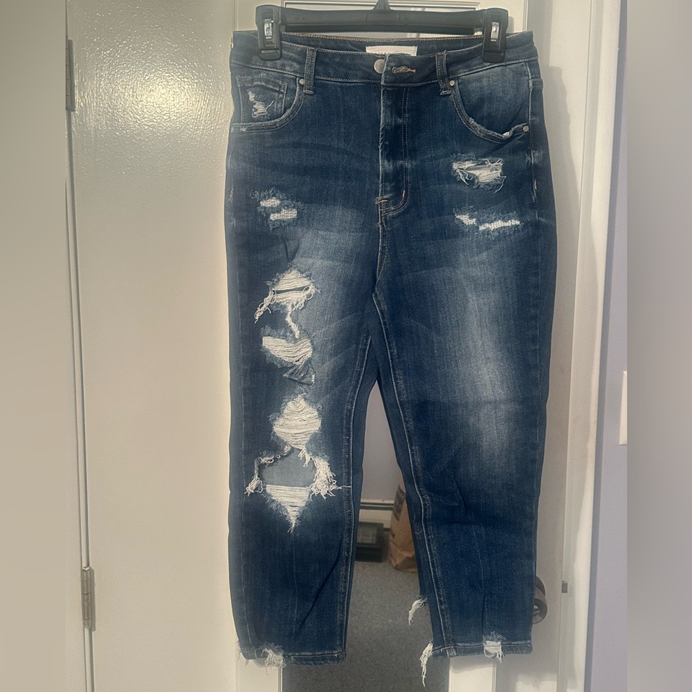 Risen Distressed Blue Jeans Cropped